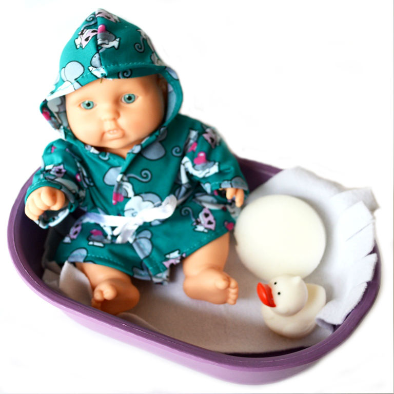 пупс девочка в ванночке