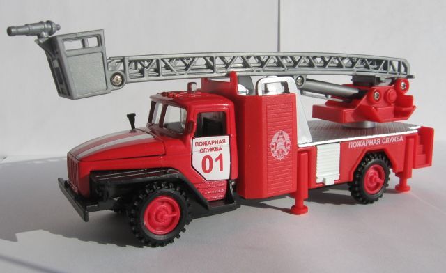 Пожарная машина игрушка bruder