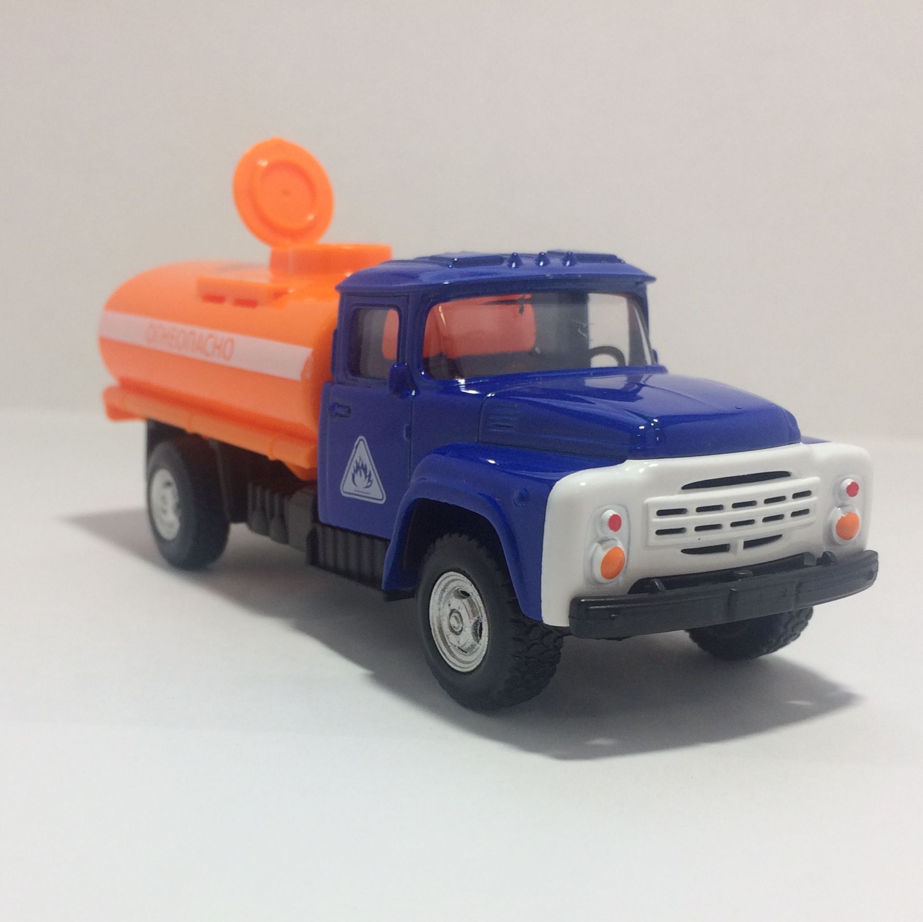 Бензовоз машина игрушка Бензовоз машина игрушка