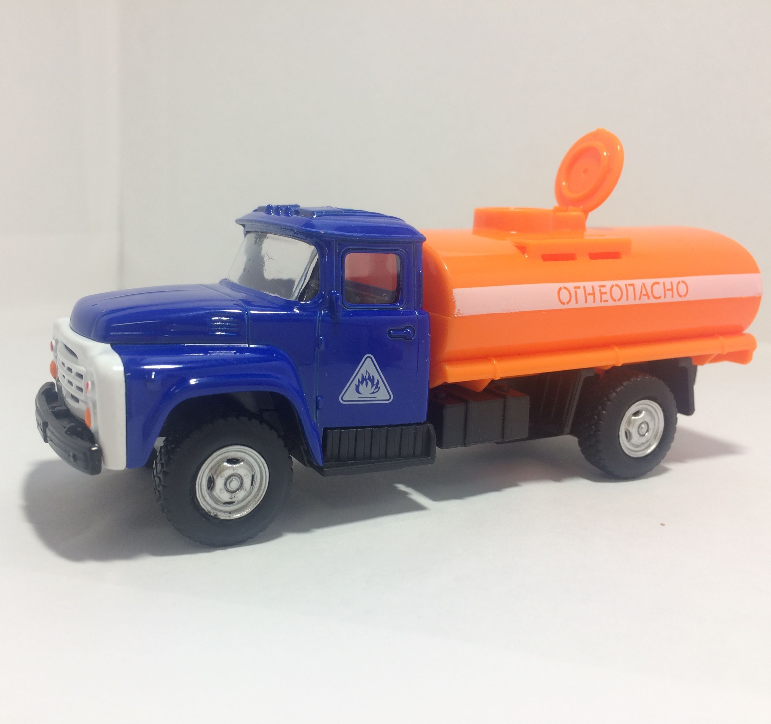 Бензовоз машина игрушка Бензовоз машина игрушка