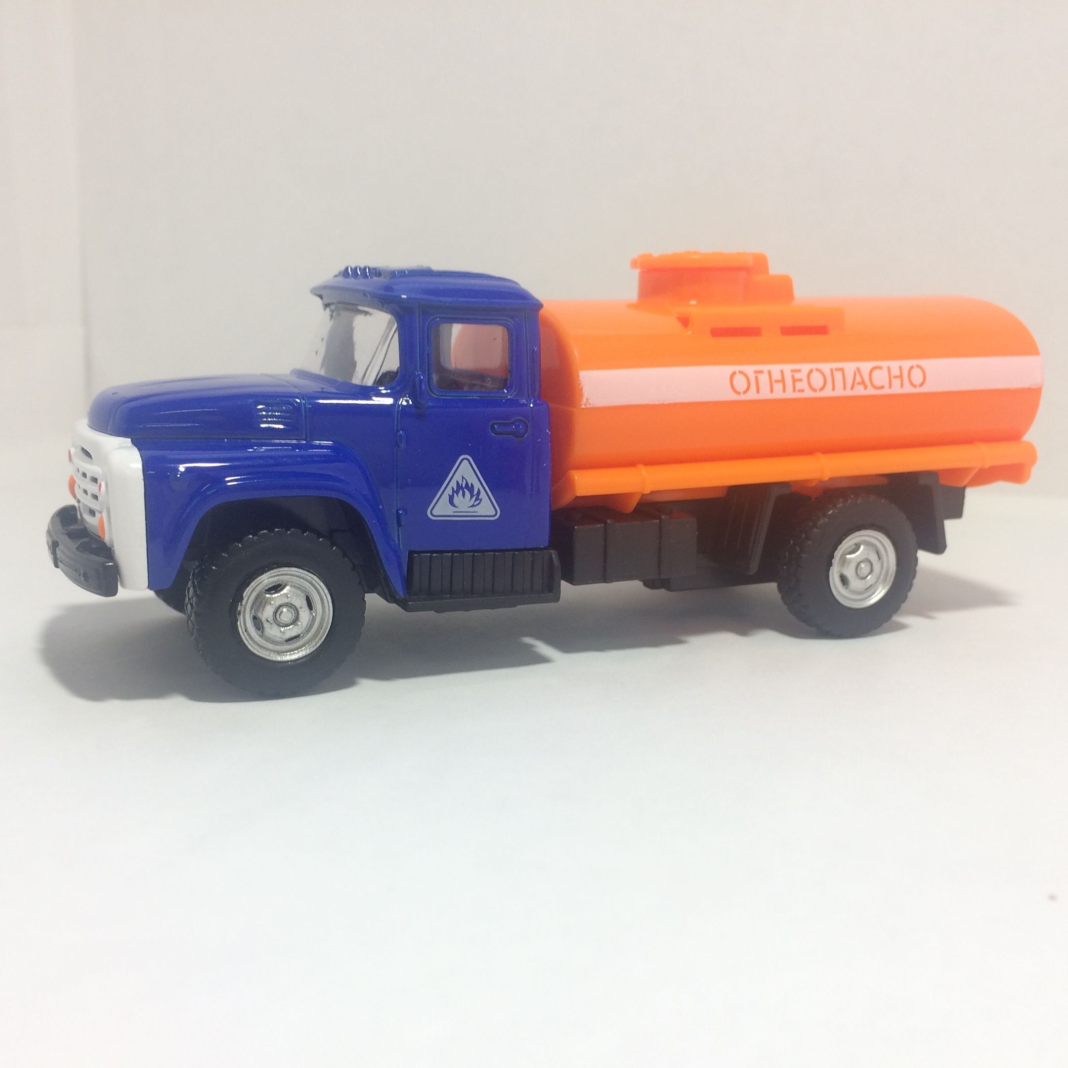 Бензовоз машина игрушка Бензовоз машина игрушка