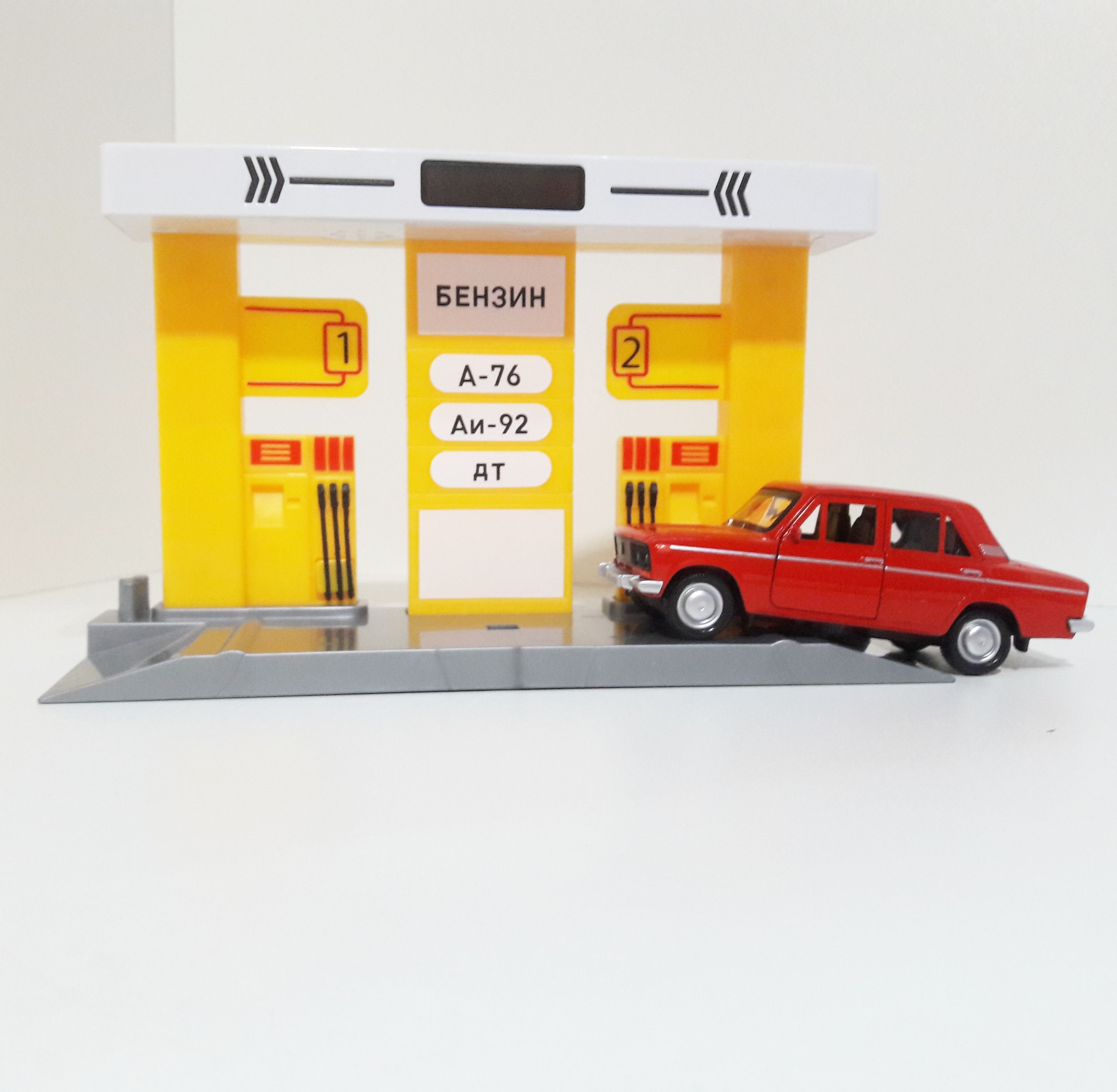 Игрушечная парковка  Игровой набор Автозаправочная станция с машинкой жигули