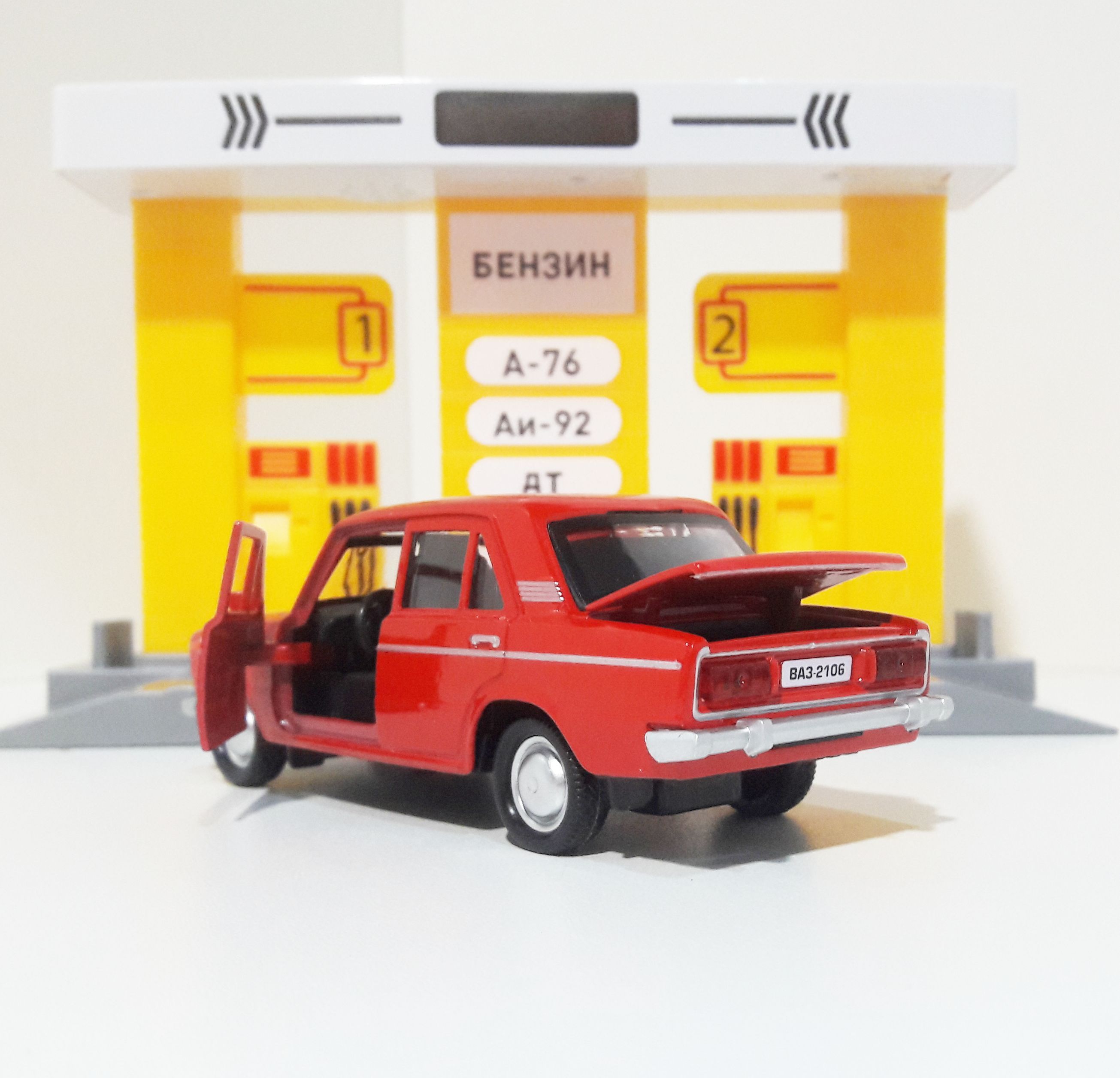 Игрушечная парковка  Игровой набор Автозаправочная станция с машинкой жигули