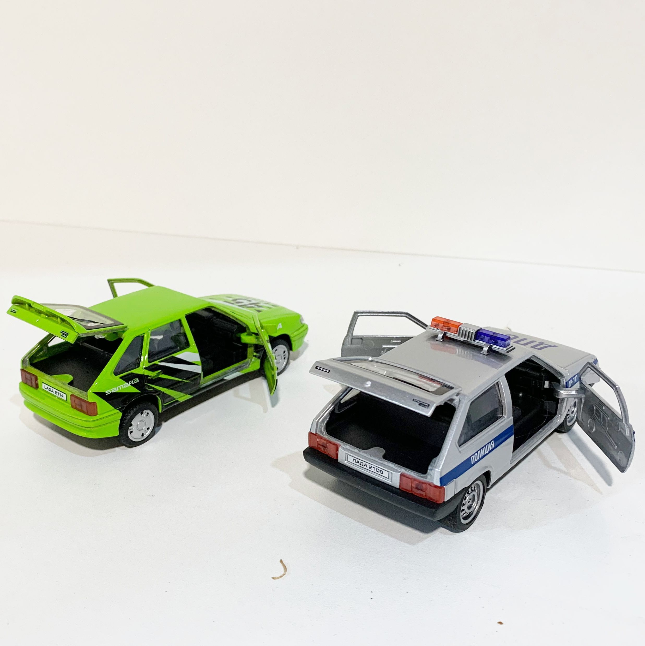 Игровой набор для ребенка Погоня за стритрейсером 2 металлические инерционные машинки нарушитель и ДПС со звуком и светом