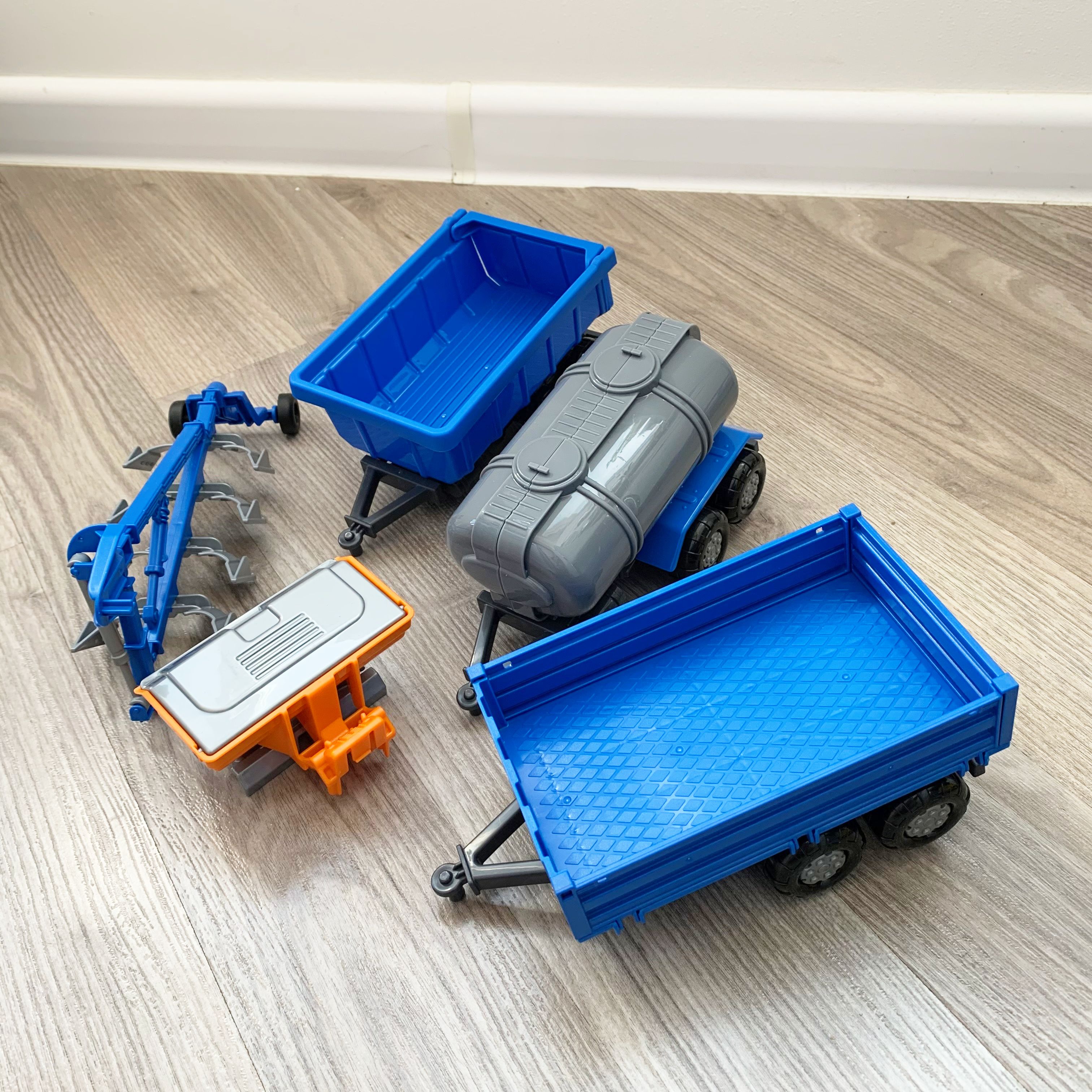 Набор 5-ти прицепов для трактора Прогресс синий  Полесье Набор 5-ти прицепов для трактора Прогресс синий  Полесье