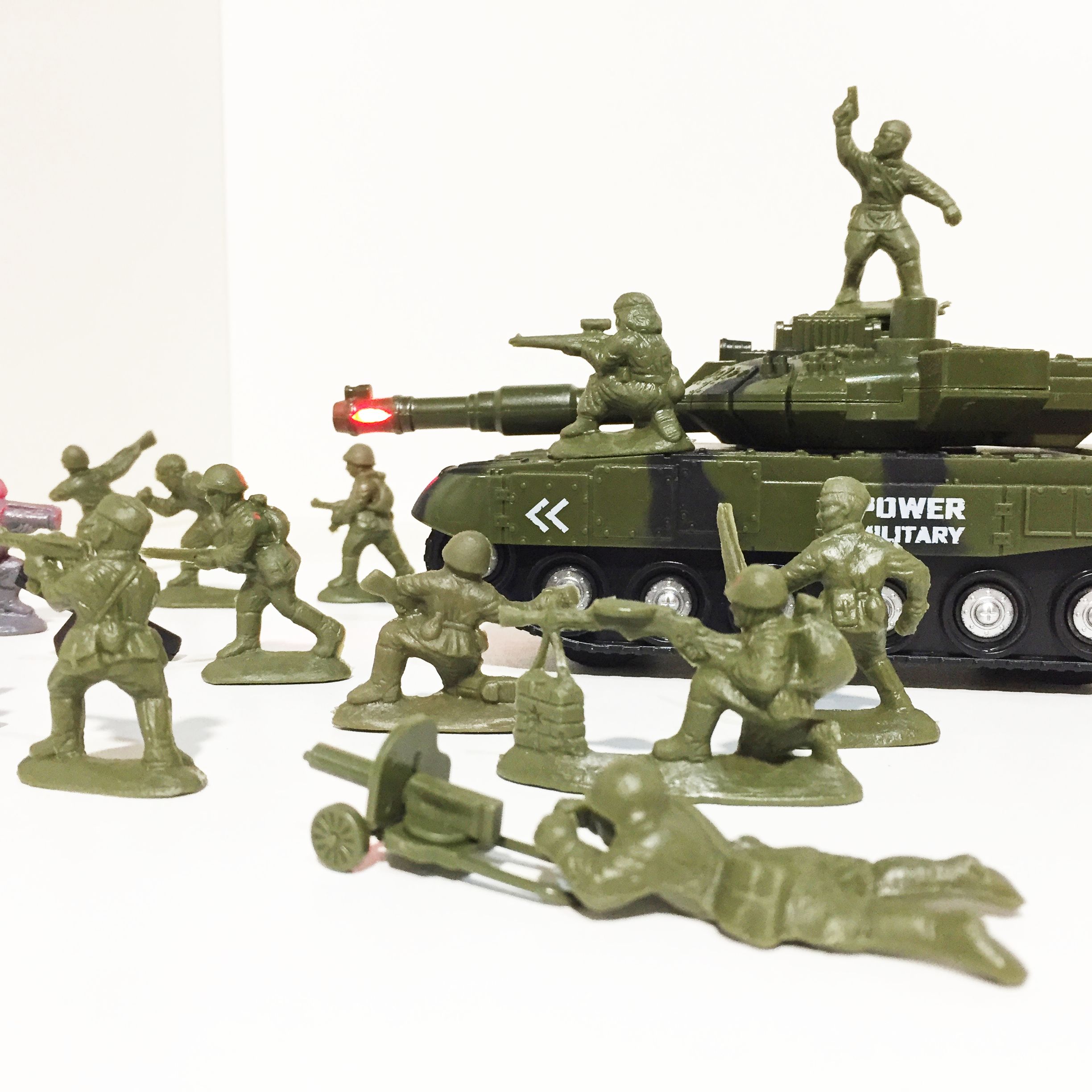 Игрушка танк 21 см свет, звук, инерция - 2 армии солдатиков