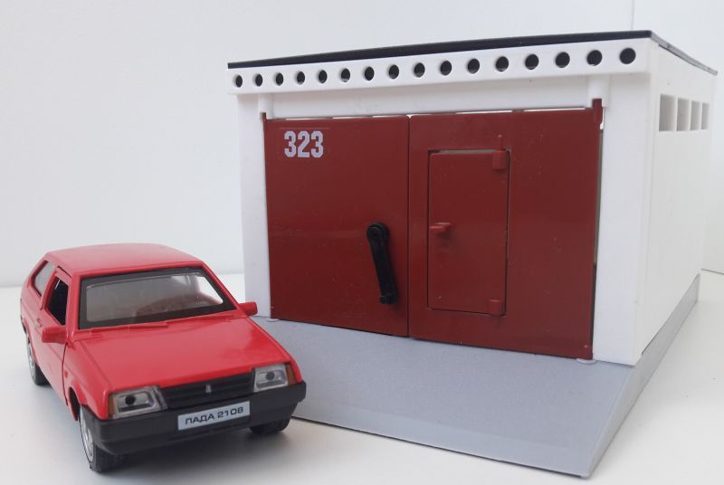 Гараж разборный и металлическая машинка 12 см с инерционным механизмом и открывающимися дверями красная