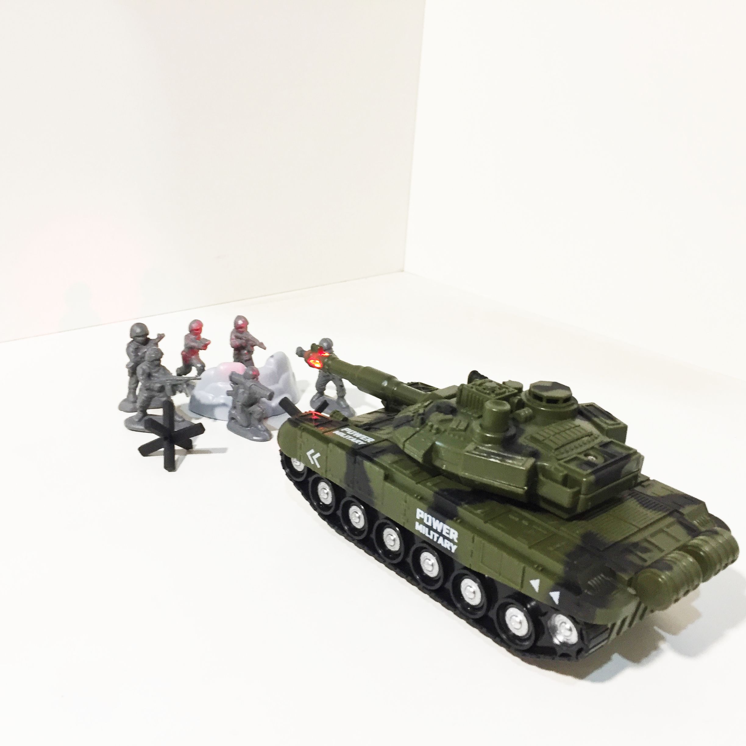 Игрушка танк 21 см свет, звук, инерция -