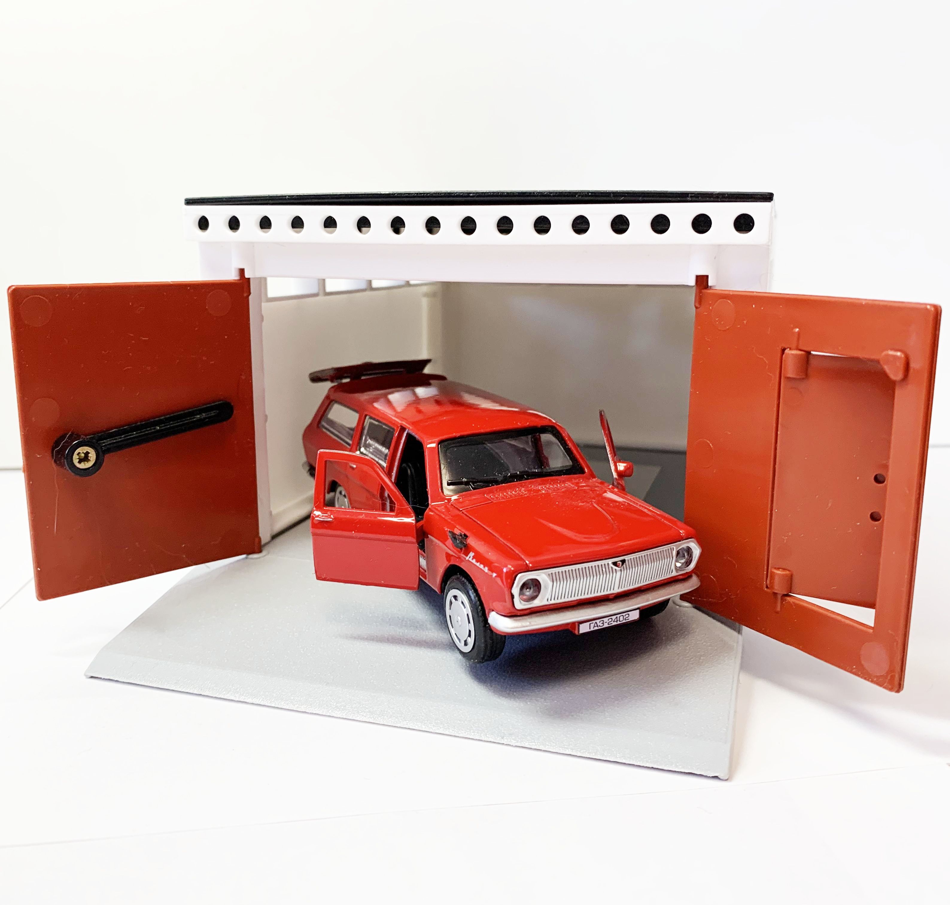 Гараж с распашными воротами и металлическая инерционная машинка Волга универсал 2402 с открывающимися дверями 12 см - красная