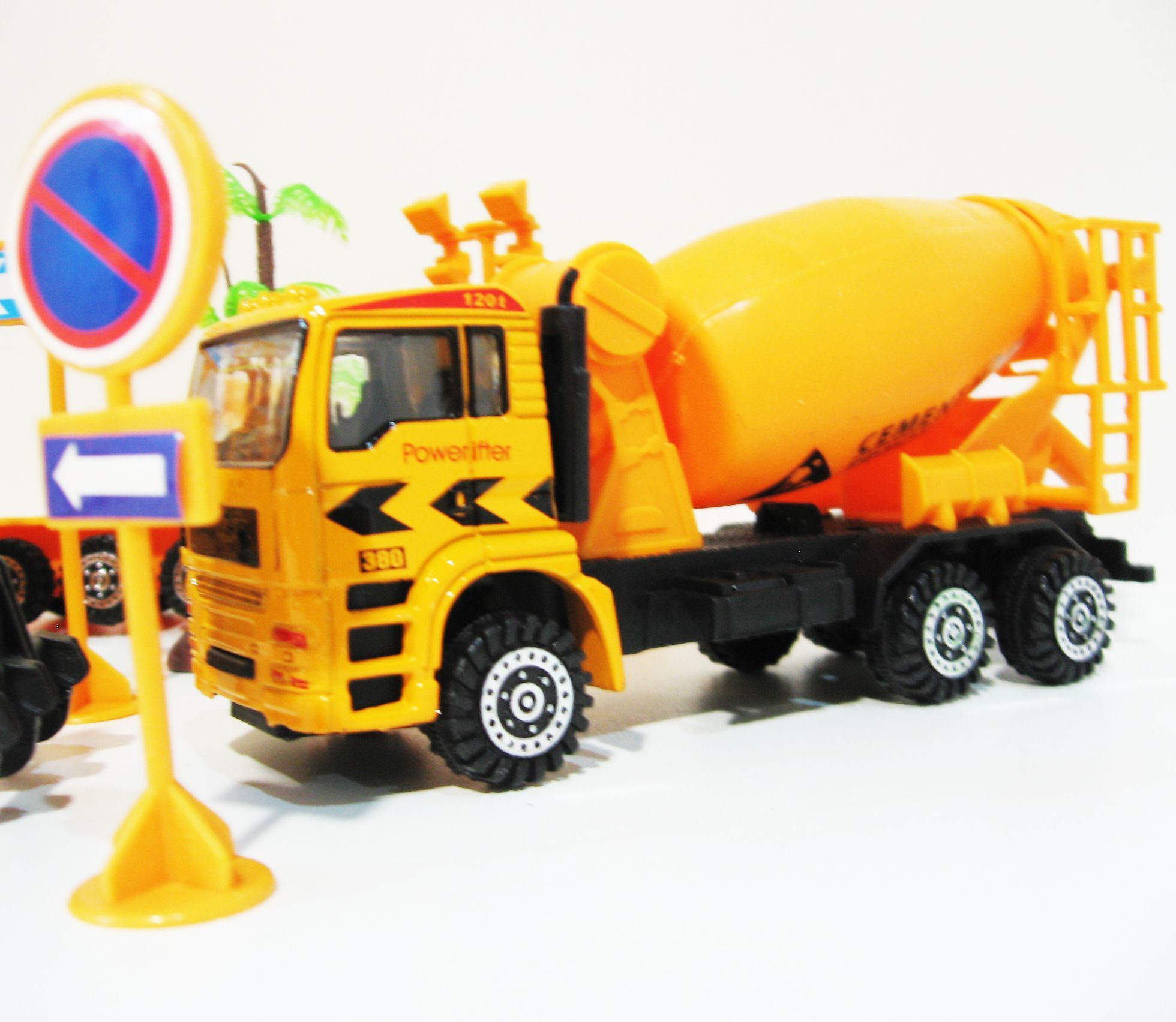 Набор из 5-ти машинок с металлическими кабинами 10-12 см и строительной техники для песочницы бетономешалка, автовышка, погрузчик, бульдозер, тягач с аксессуарами и человечками