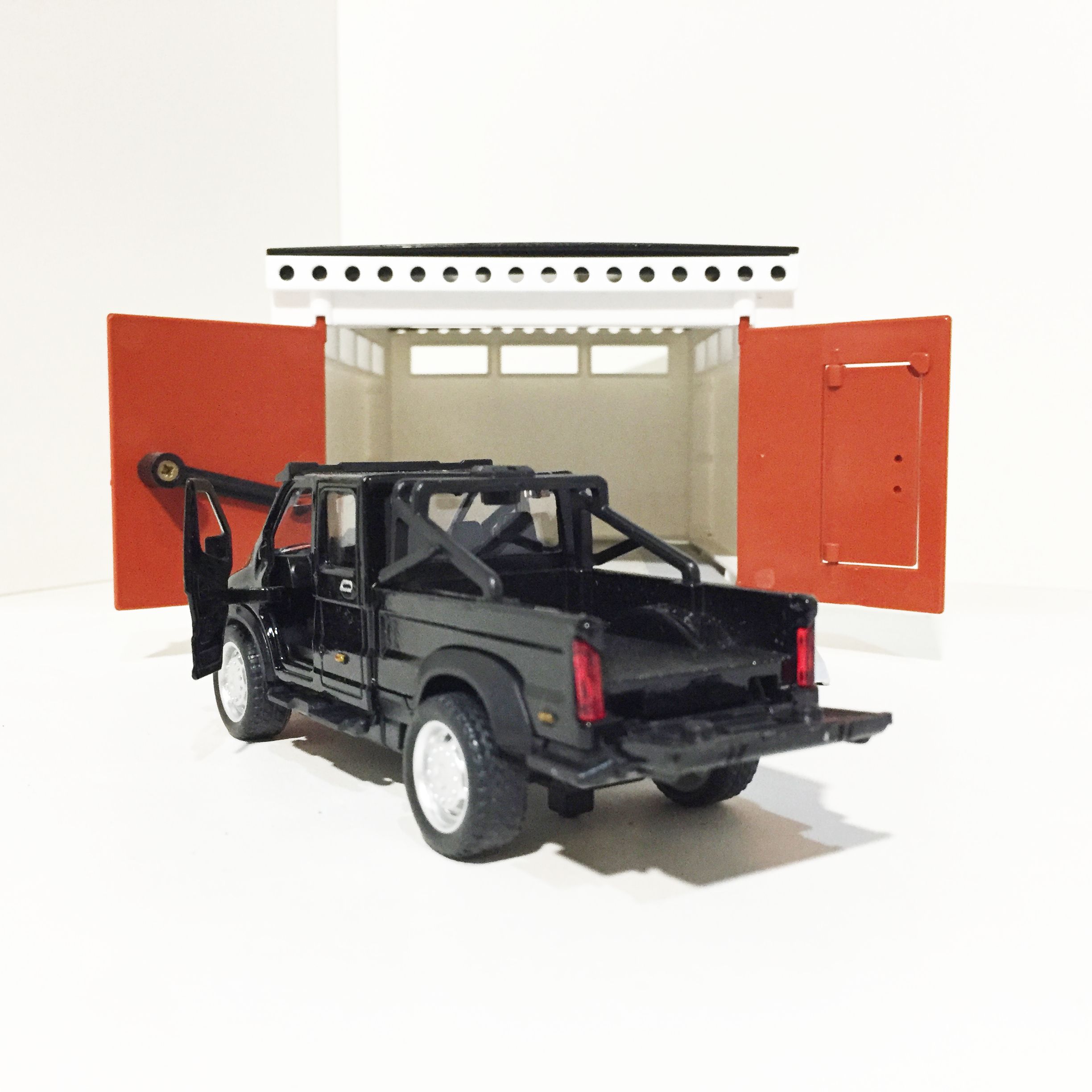 Гараж с распашными воротами - ГАЗ Вепрь черный - металл, инерция, открытие дверей