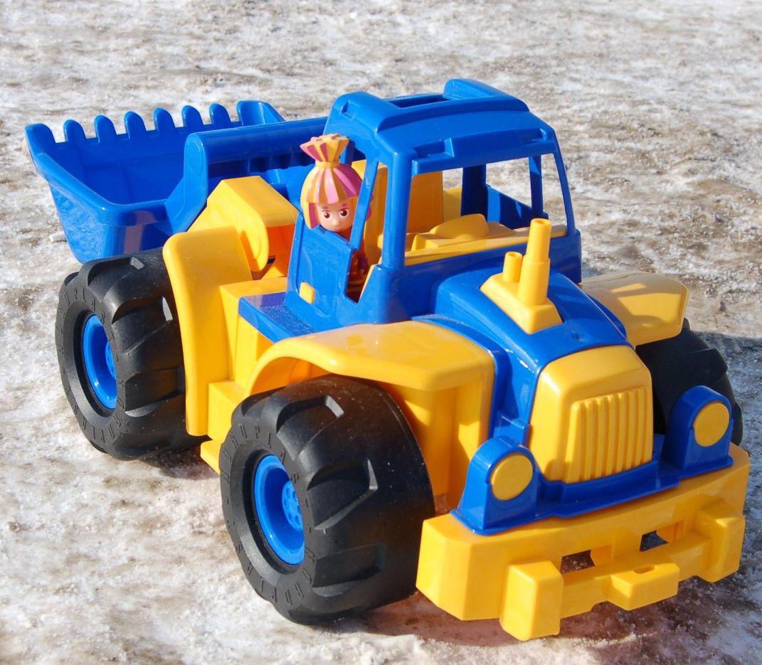Игрушечный трактор колесный 68 см с грейдером сини-желтый