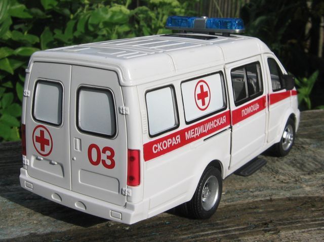 Игрушка машинка автобус Скорая помощь 20 см со сдвижной дверью пластик