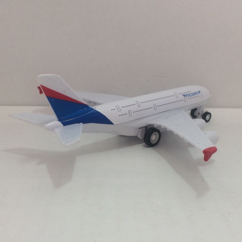 Игрушечный мини Boeing 747-400