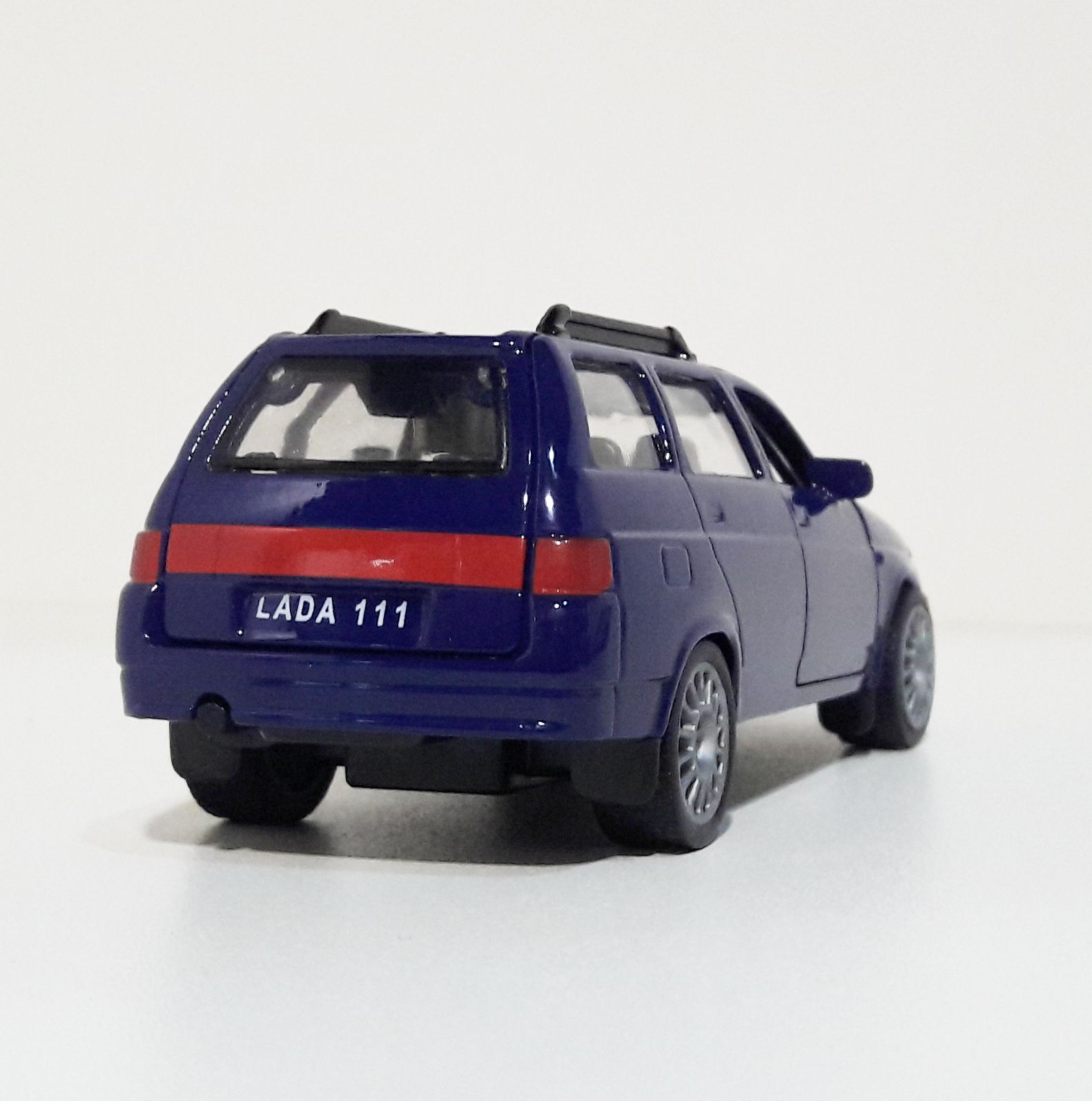 Металлическая инерционная машинка универсал 2111 синяя