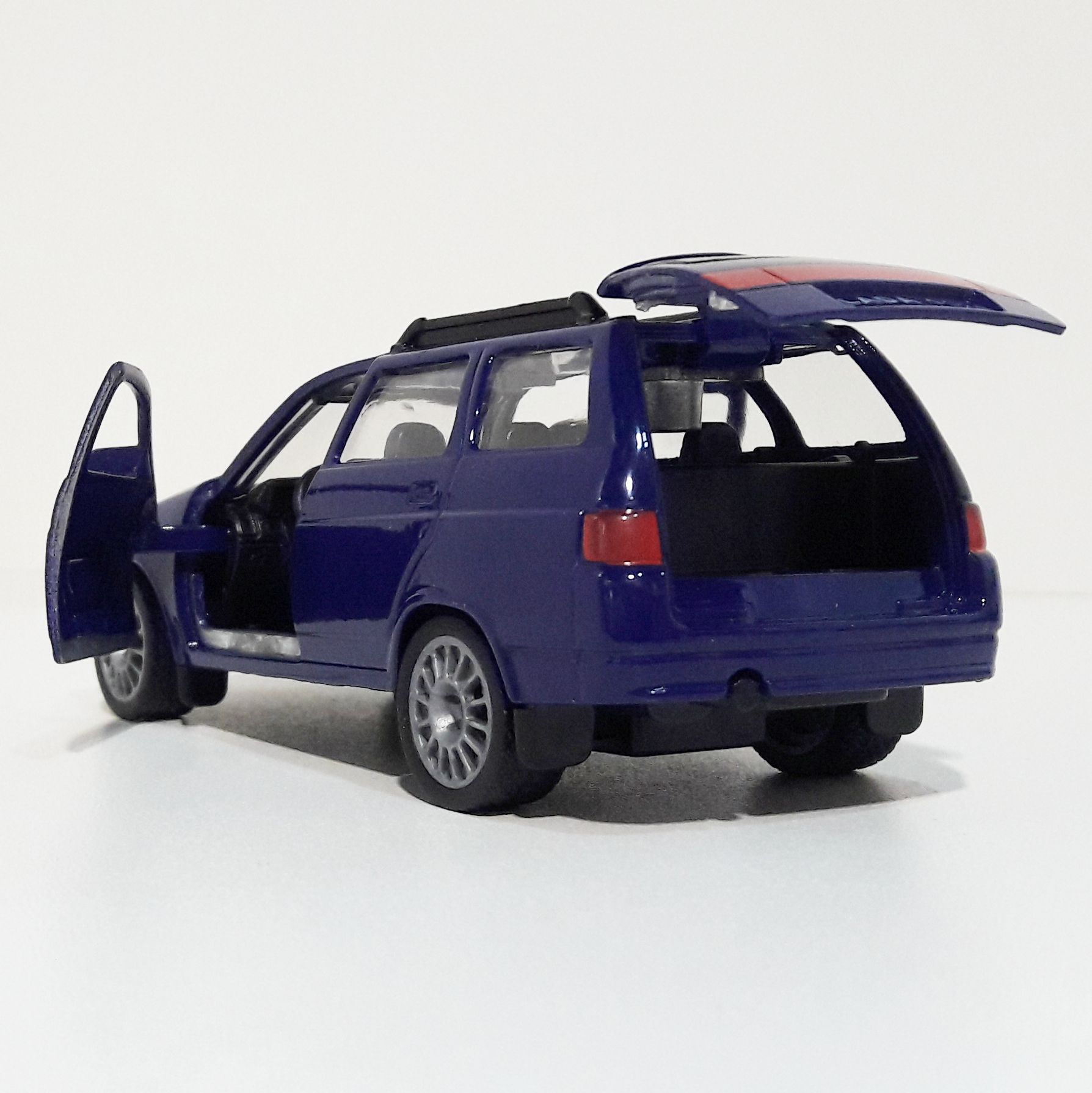 Металлическая инерционная машинка универсал 2111 синяя