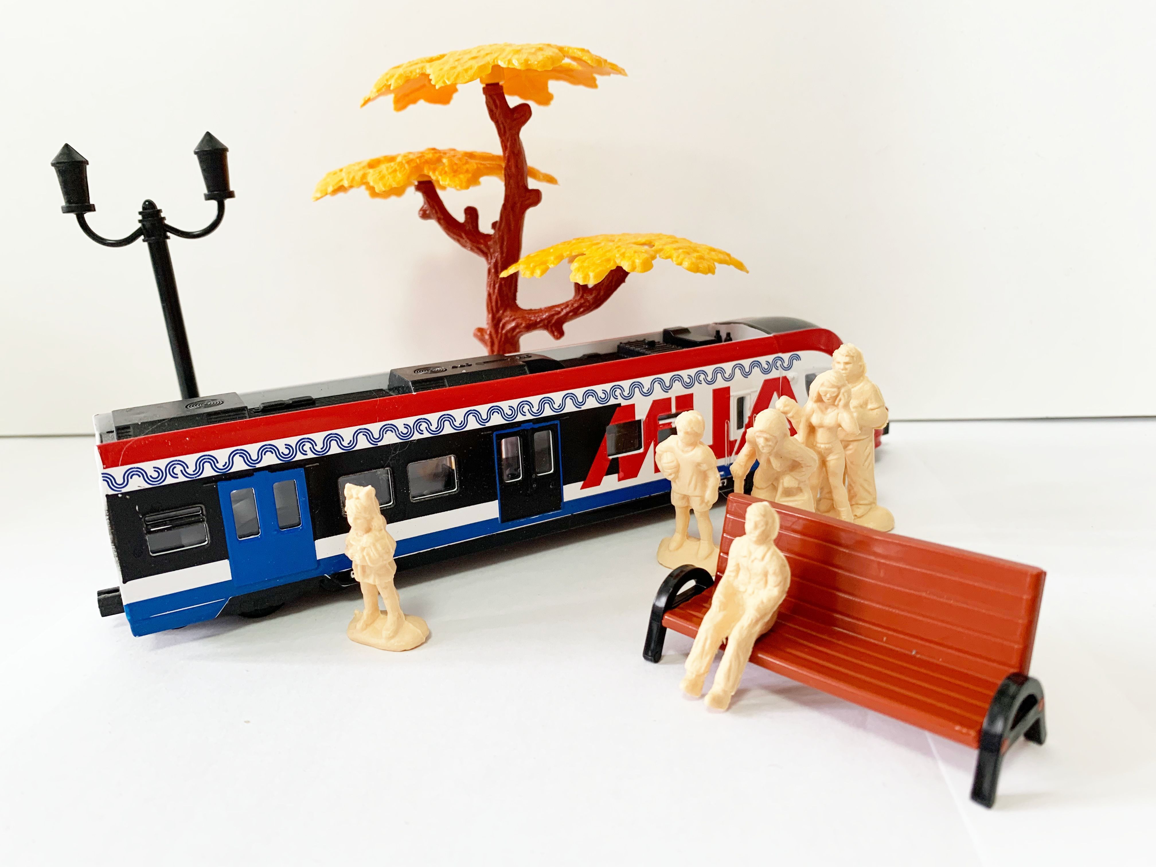 Игрушка модель металлический поезд электричка Иволга без звука - 21,5 см с 6-ю пассажирами