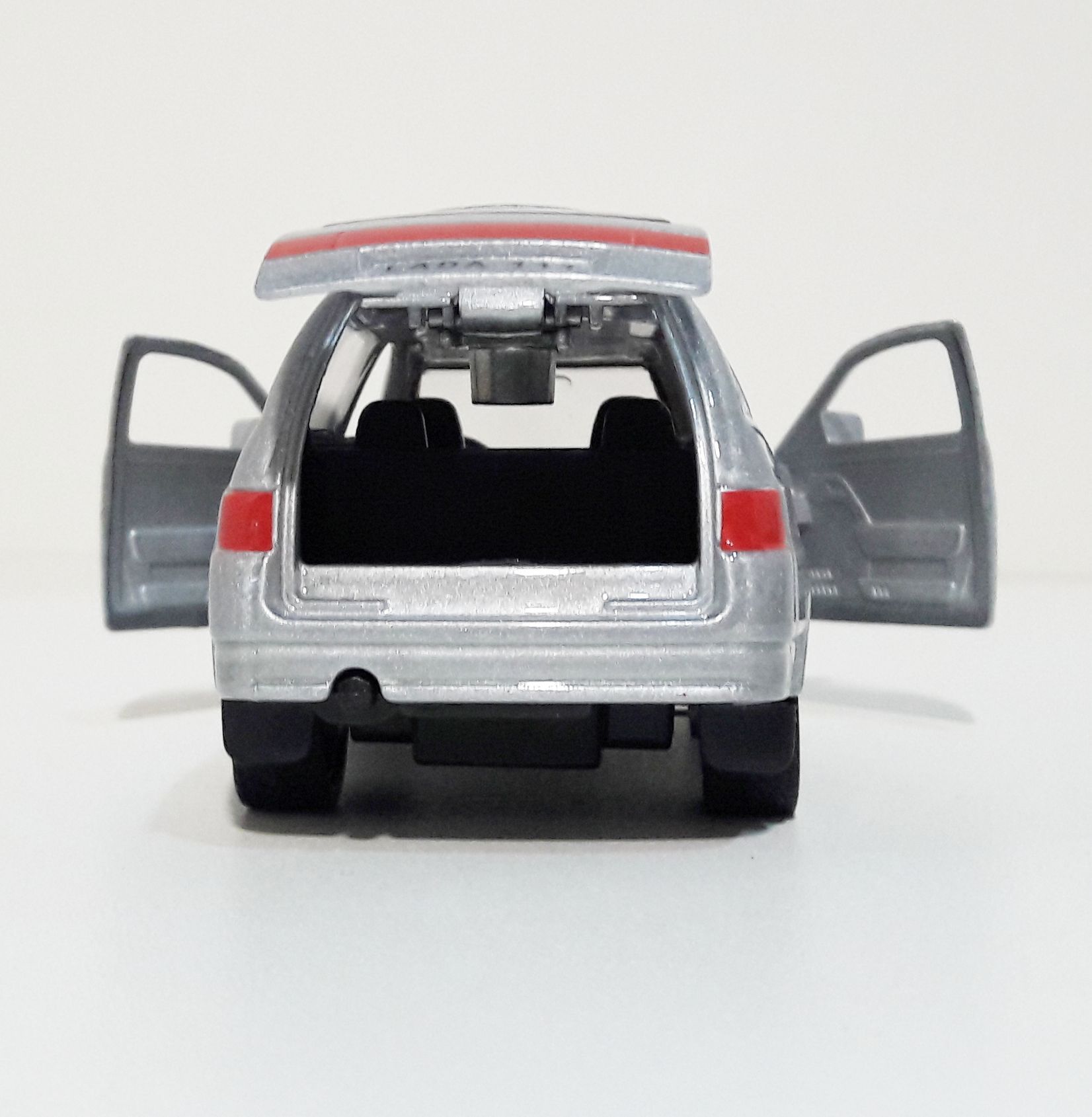 Металлическая инерционная машинка универсал 2111 серебристая