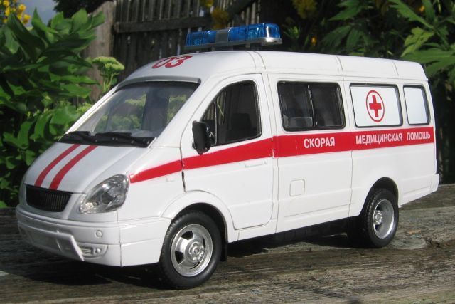 Игрушка машинка автобус Скорая помощь 20 см со сдвижной дверью пластик
