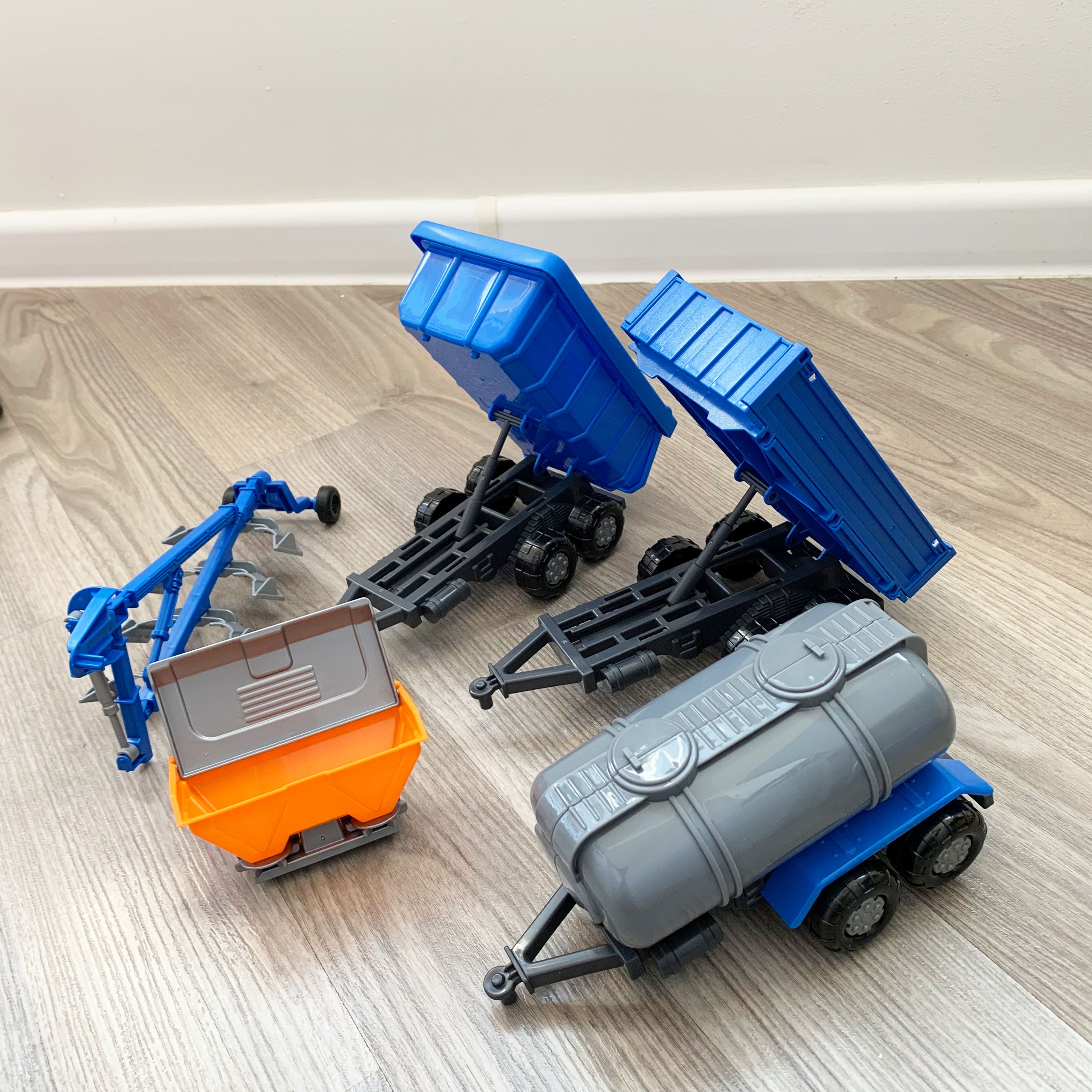 Набор 5-ти прицепов для трактора Прогресс синий  Полесье Набор 5-ти прицепов для трактора Прогресс синий  Полесье