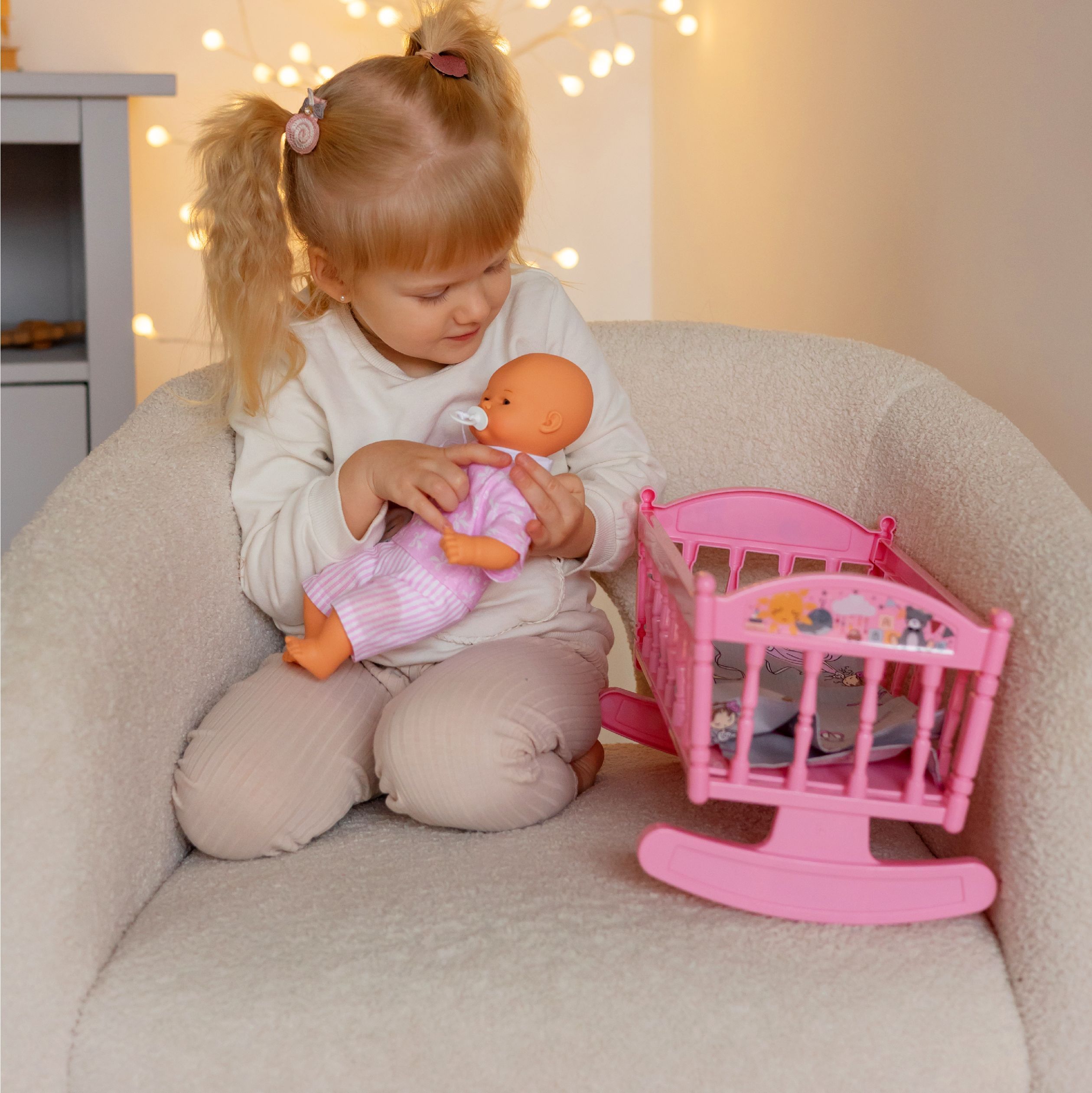 Кроватка-качалка с куклой ростом 28 см с подушкой, одеялкой и матрасиком розовая