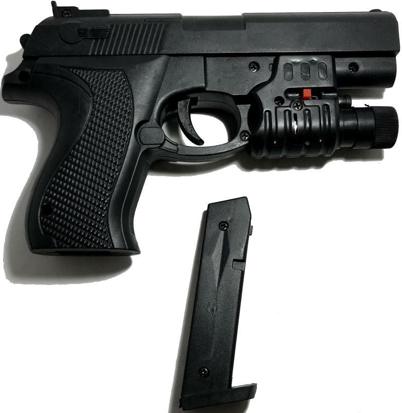 Обойма пистолета легко вставляется и вынимается. Пистолет стреляет 6 мм шариками. Пистолет имеет хорошую точность. Выстрел ослабленный - травмобезопасный. igrushka-pnevmaticheskij-pistolet-s-lazernym-pricelom-03.jpg