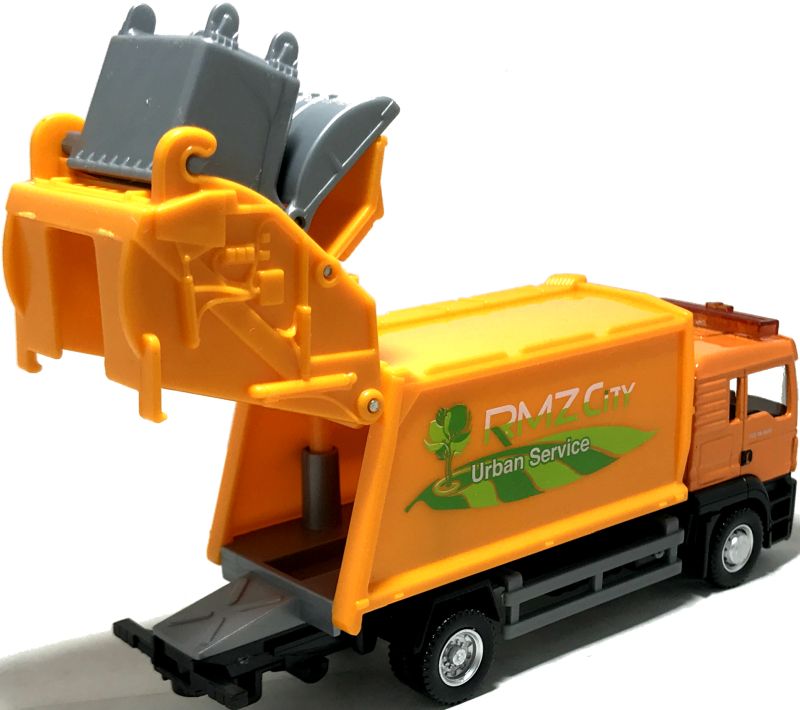 У мусоровоза открывается задняя часть кузова. igrushechnaya-musornaya-mashina-man-04.jpg