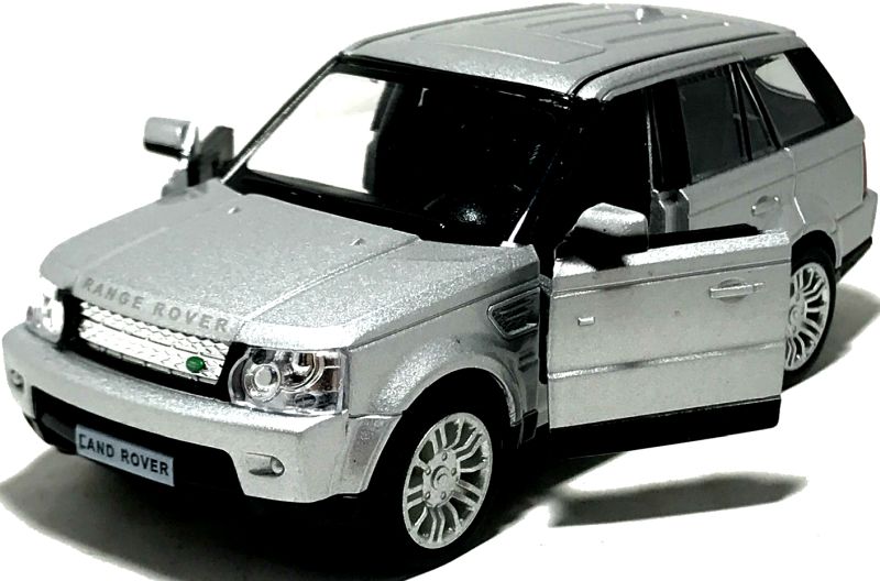 У игрушечной машинки Range Rover sport открываются 2 передние двери. igrushechnaya-mashinka-range-rovel-sport-05.jpg