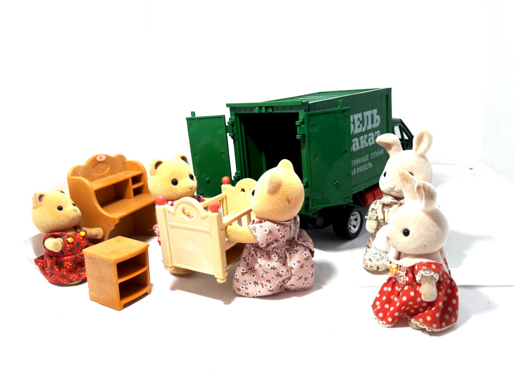 Смотрите, как семейка Сюльвания переезжает в новый дом и перевозить мебель. Смотрите, как семейка Сюльвания переезжает в новый дом и перевозить мебель.