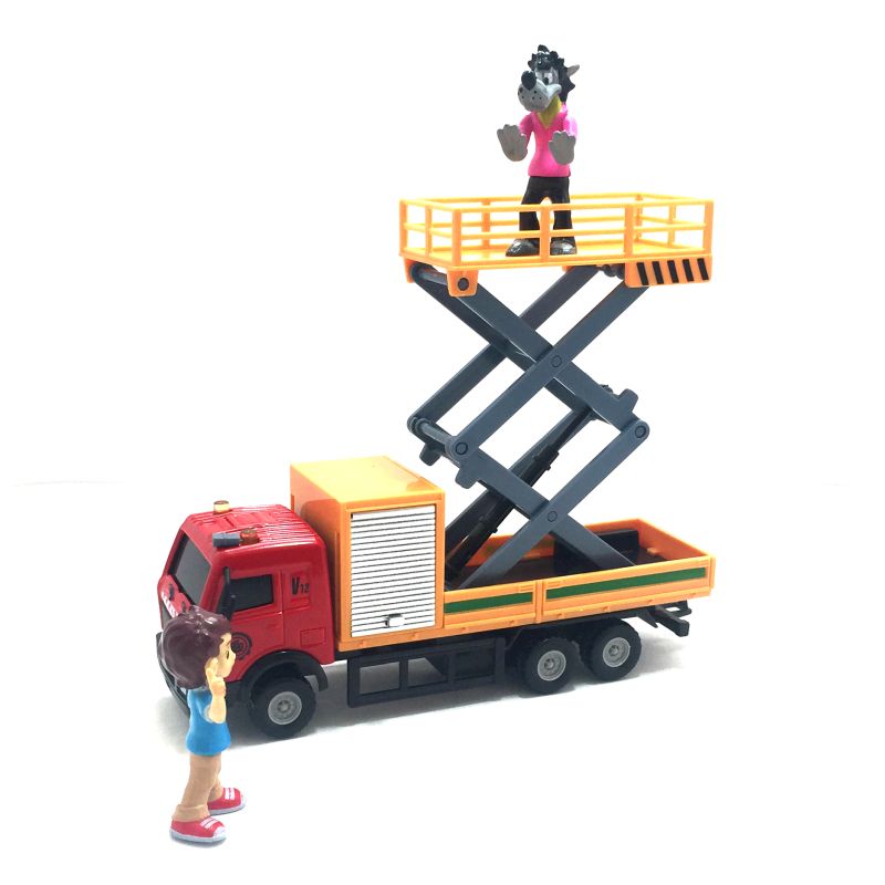 Вы можете играть в эту машинку с маленькими фигурками. igrushechnyj-gruzovik-s-podyomnikom-07.jpg